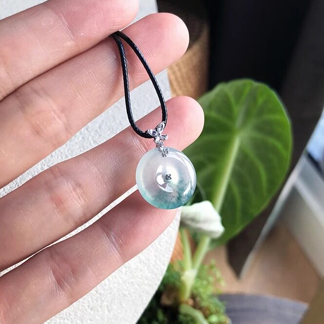 A货翡翠平安扣冰种飘蓝花小吊坠