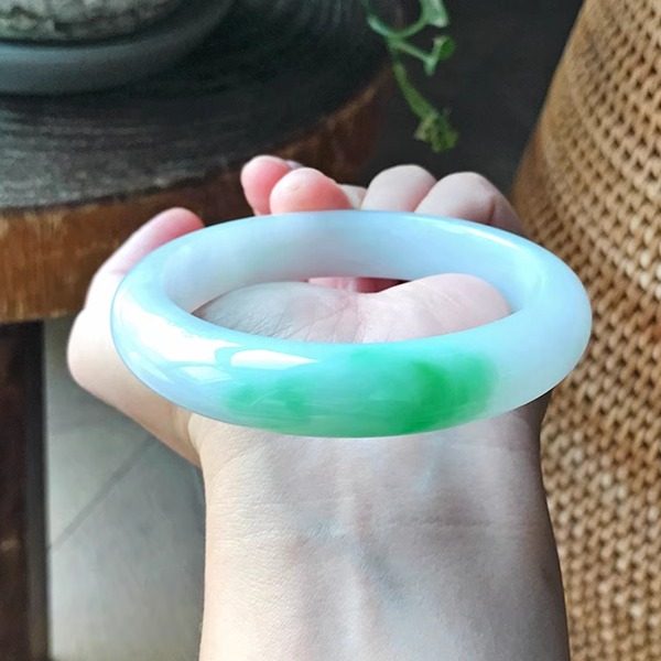 A货翡翠手镯阳绿翠绿色正圈