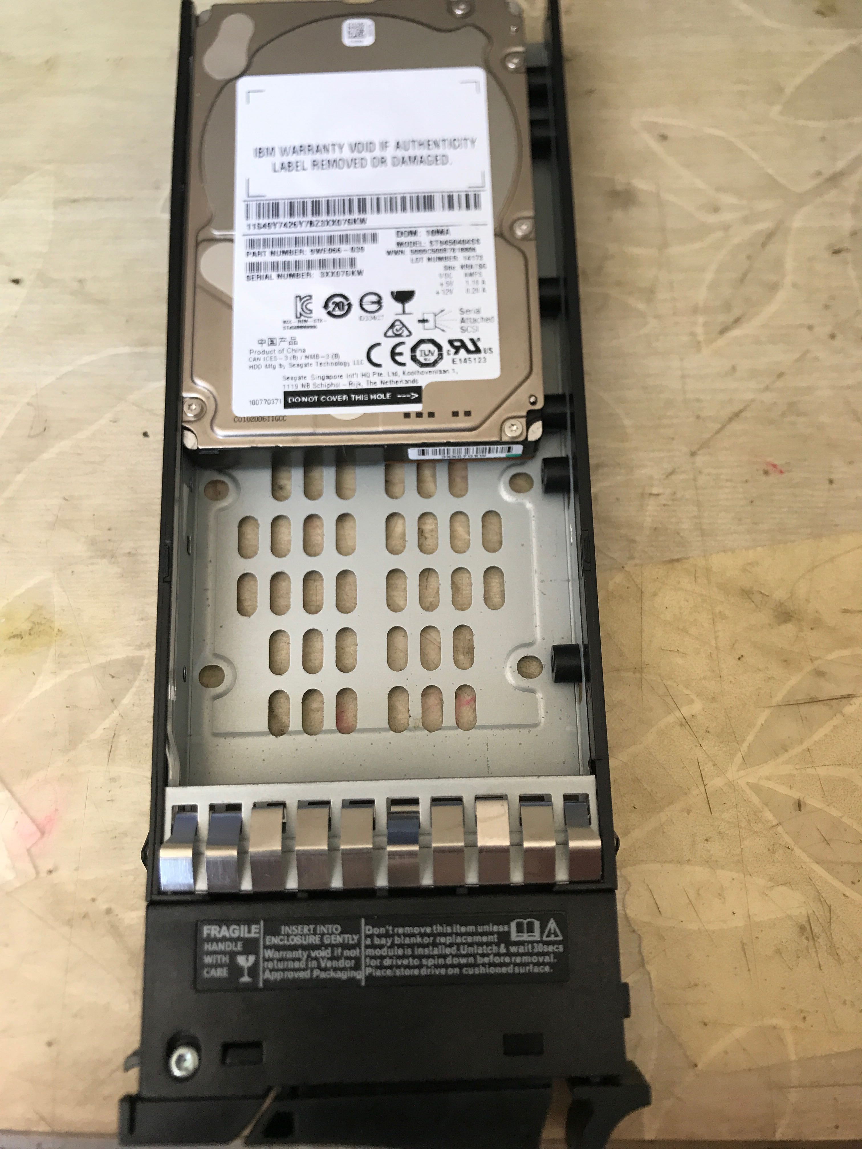 85Y5863 00L4520 IBM  V7000 450G 10K SAS 2.5 6GB 存储硬盘