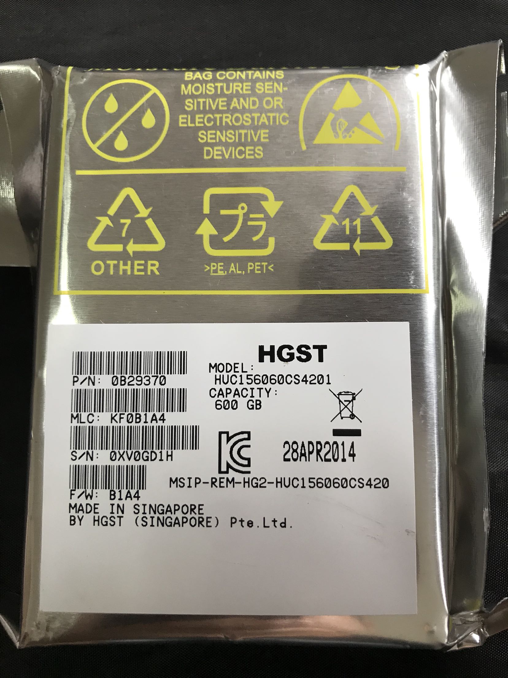 日立600g 2.5 15K 2.5 12gb 全新 HUS156060CS4201