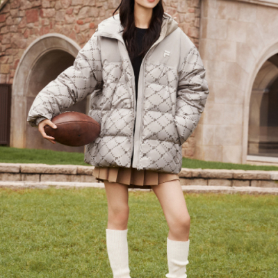 斐乐FILAFUSION潮牌羽绒服情侣款休闲宽松连帽外套T11U443904F