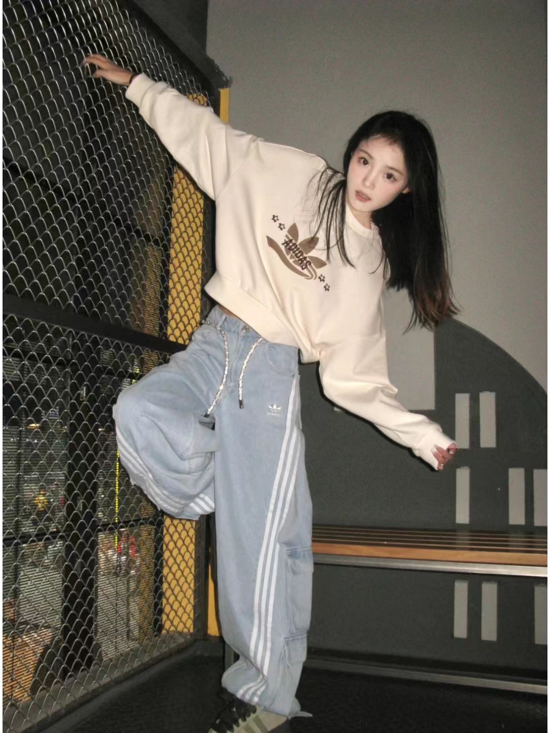 阿迪达斯2023秋季新款时尚卫衣