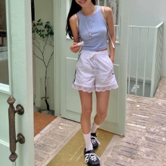 阿迪達斯阿迪達斯女士梭織短褲 IL2420 蕾絲花邊設計感運動休閑時尚