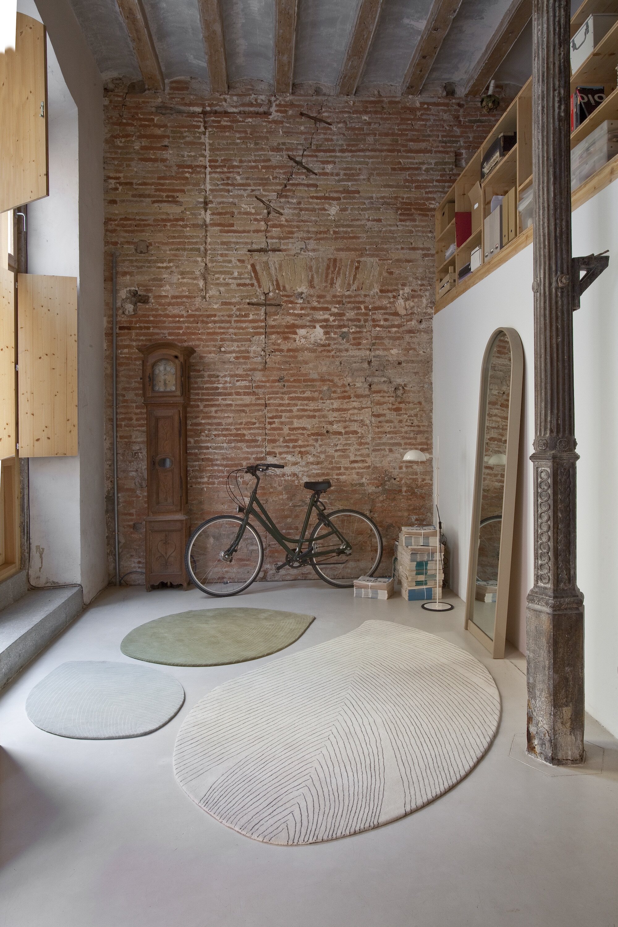 girones进口纯手工羊毛不规则卧室床边衣帽间羽毛形状纯色小地毯