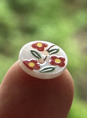 白色圆形小红花绿叶纽扣