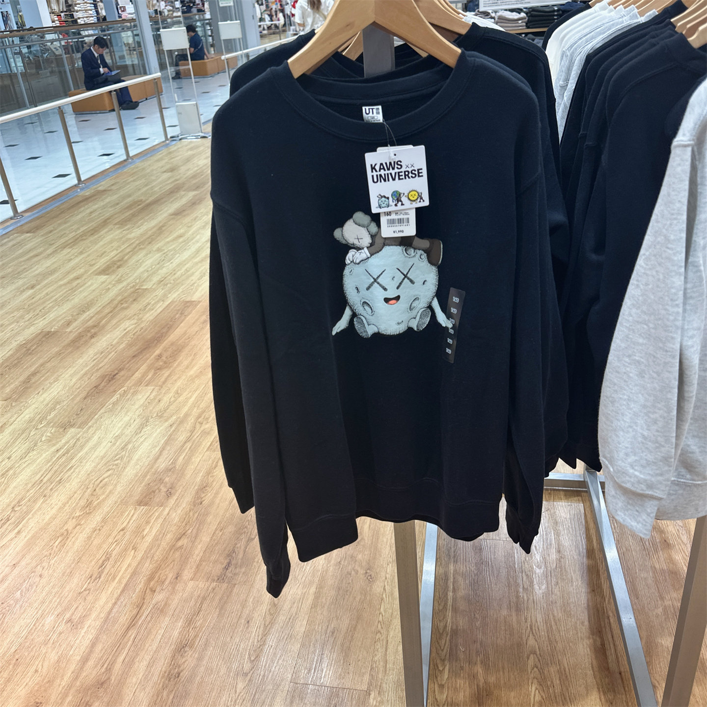日本本土优衣库 正品代购KAWS Universe童装卫衣492993/492551图片