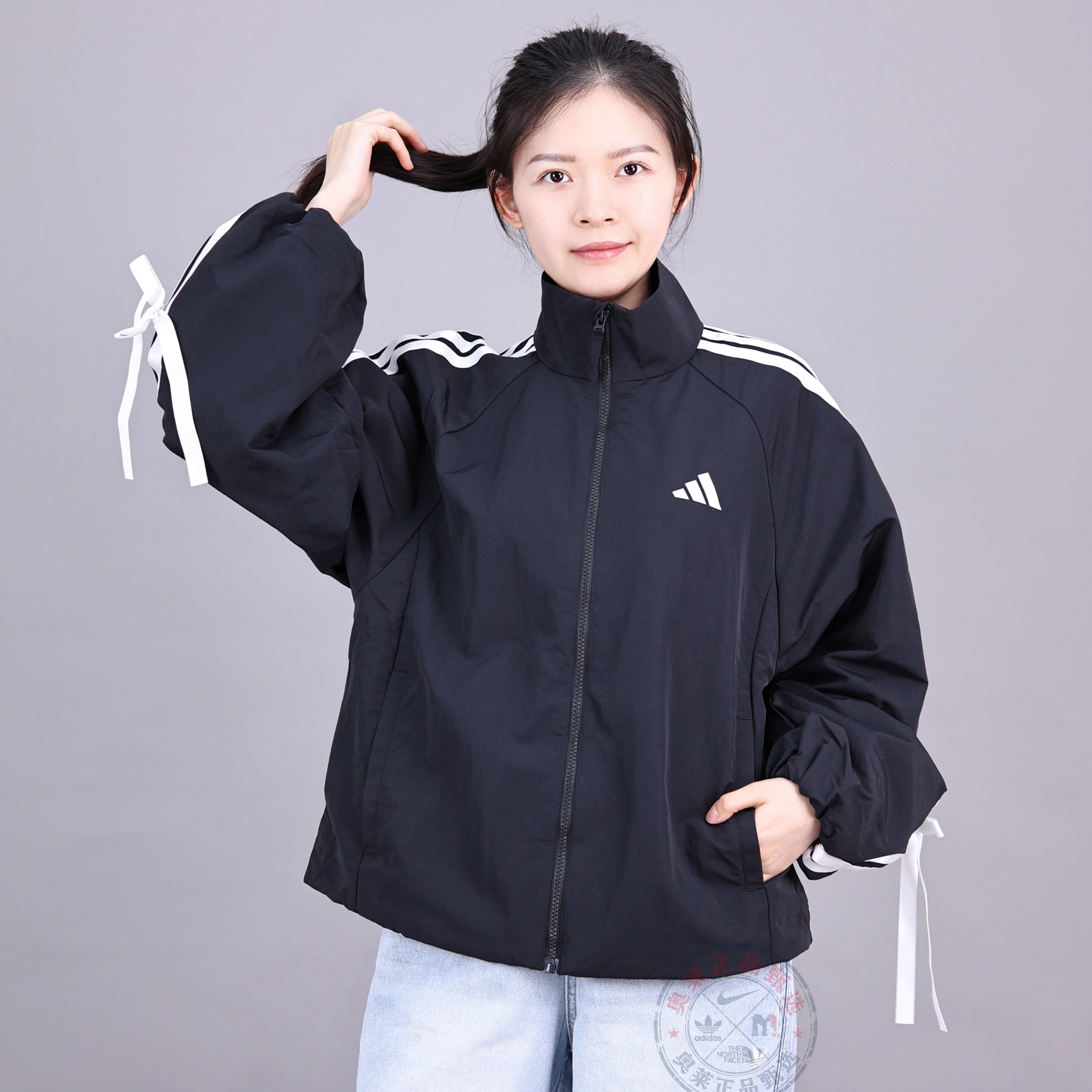 adidas阿迪达斯女子夹克25秋冬新款三叶草蝴蝶结立领外套KT5003