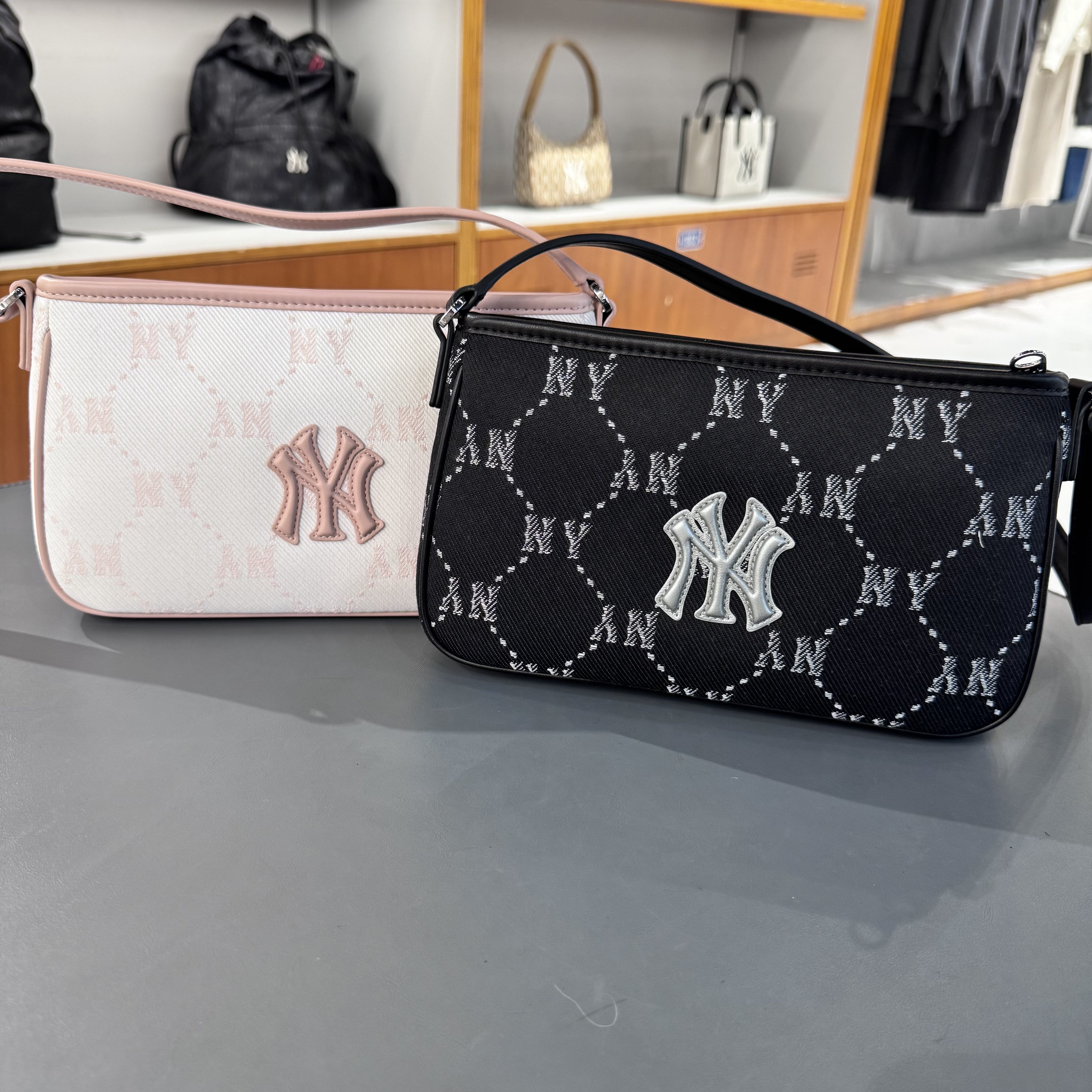 MLB男女NY老花满印腋下包拎包