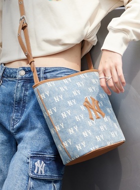25秋冬款MLB水桶包男女通用NY老花满印情侣斜挎包单肩包3ABMMV65N