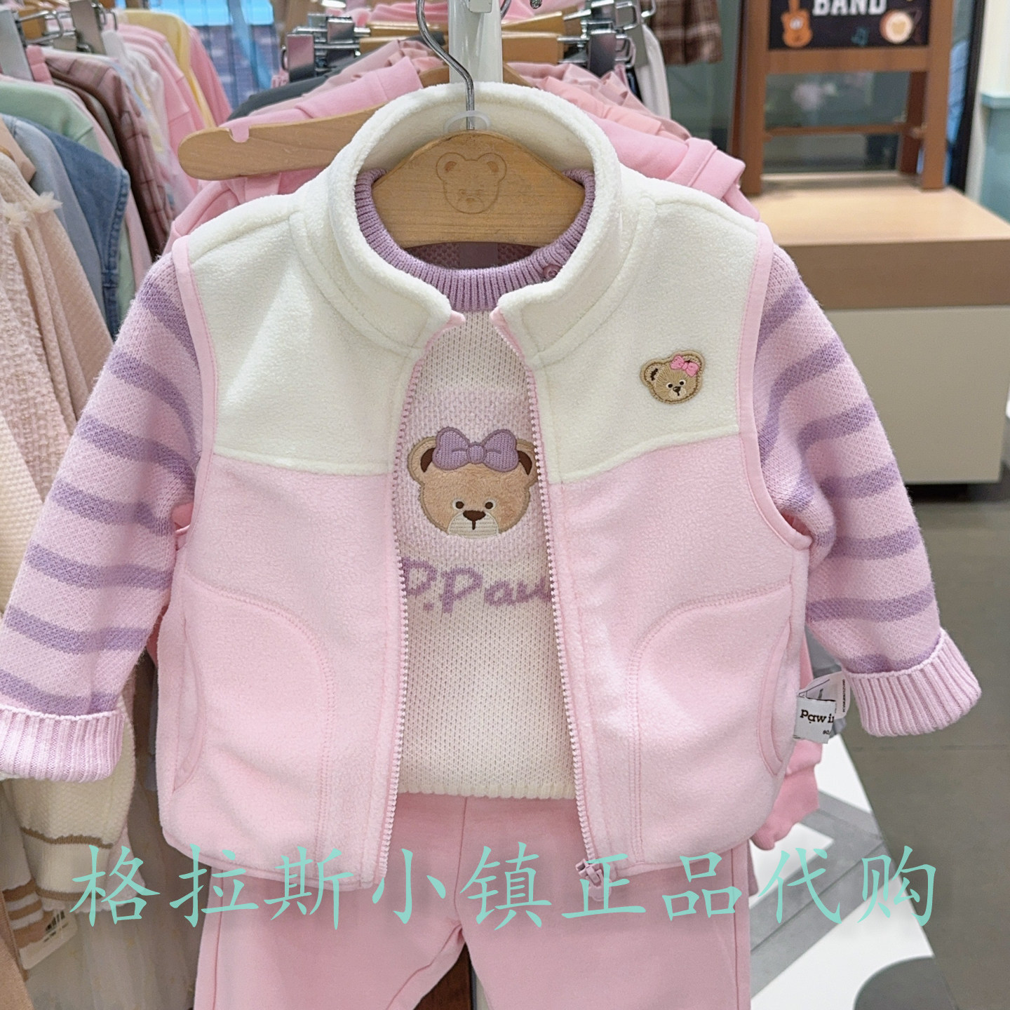PawinPaw童装女宝摇粒绒马甲背心