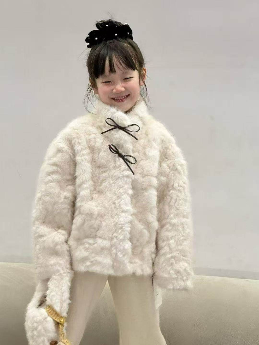 实体店童装25冬女童韩系甜美风蝴蝶结扣毛毛短外套(配包包)88725,童装/婴儿装/亲子装,普通外套,淘宝优惠券,粉丝福利购,淘宝优惠卷