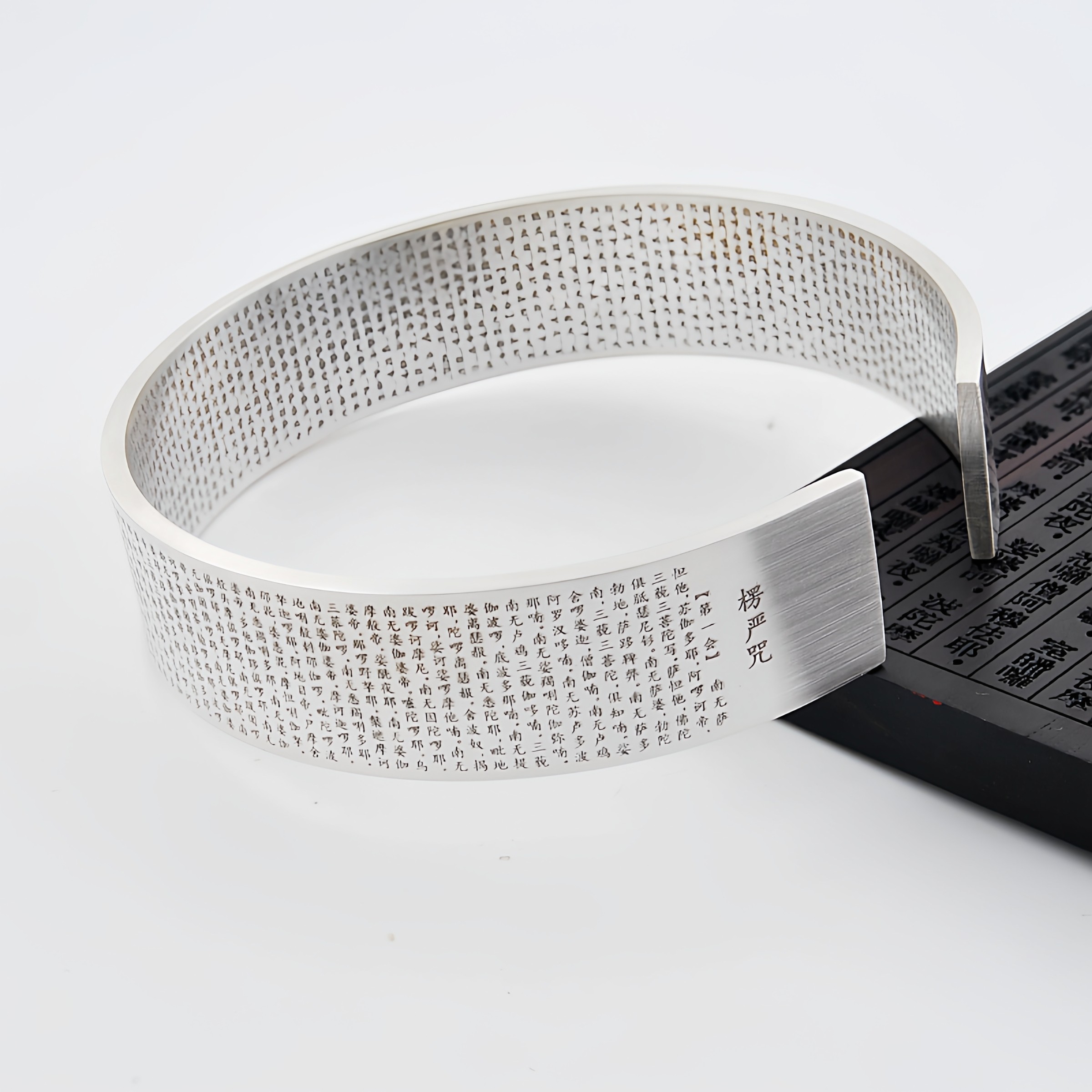 微雕整篇楞严超小字随身便携经足银开口手镯收藏珍品生日礼物,饰品/流行首饰/时尚饰品新,银饰手镯,淘宝优惠券,粉丝福利购,淘宝优惠卷