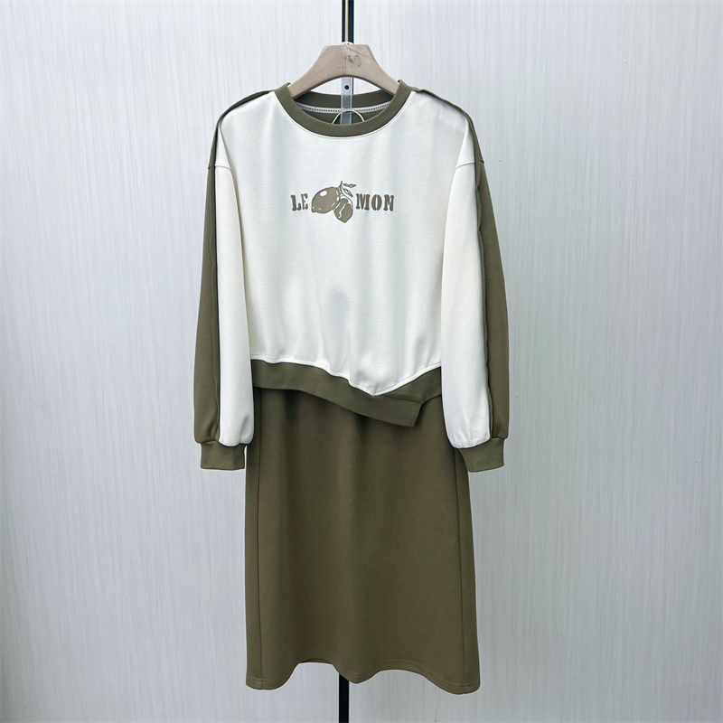 C●2025春季新品 休闲套装女圆领套头卫衣直筒半身裙两件套7061