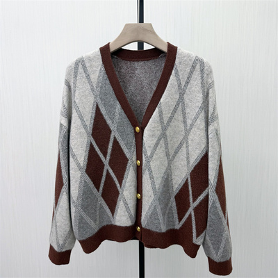 良月●2026春季新品 v领针织开衫女气质休闲宽松短款毛衫外套3491