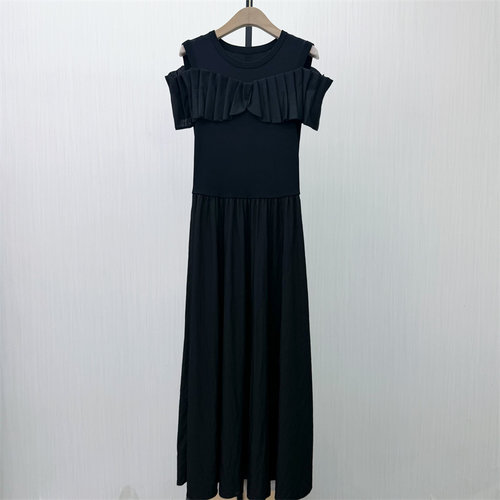 迪●2026夏季新品 法式露肩连衣裙女设计感小众修身显瘦a字裙1703