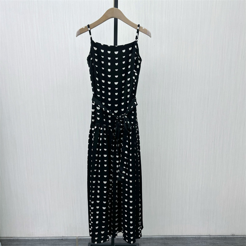 图●2025秋季新品 法式吊带连衣裙女气质通勤显瘦无袖长裙4018