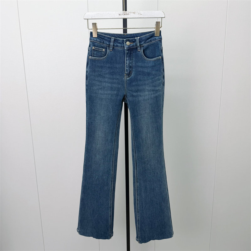 伊●2026冬季新品 微喇牛仔裤加绒女高腰显瘦紧身直筒长裤7126