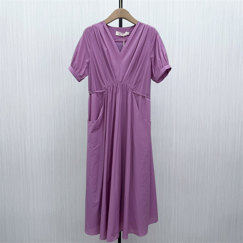 伊●2026夏季新品 法式v领连衣裙女气质显瘦小清新a字茶歇裙3169