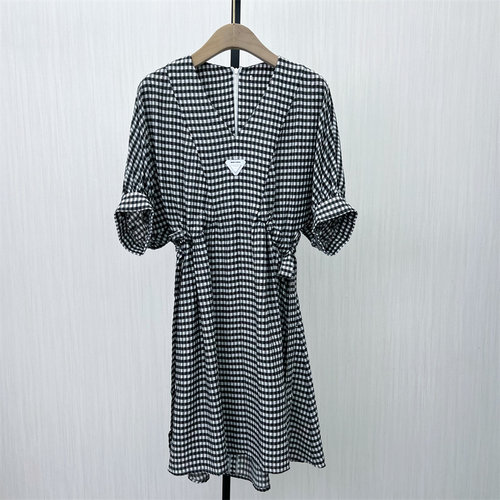 良月●2025夏季新品 格纹v领连衣裙女气质显瘦通勤百搭a字裙6505