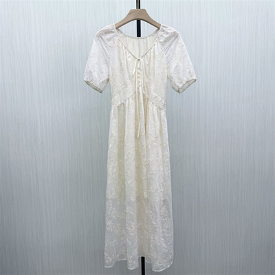 伊●2026夏季新品 法式v领连衣裙女气质显瘦小清新a字茶歇裙3025