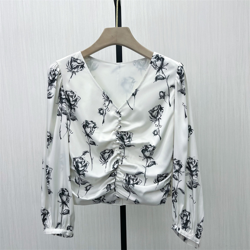 图●2025秋季新品 法式v领长袖衬衫女小清新气质碎花别致上衣1237