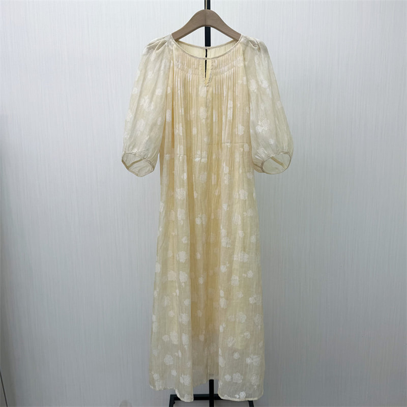 香●2026春季新品 法式泡泡袖连衣裙女气质显瘦小清新茶歇裙040