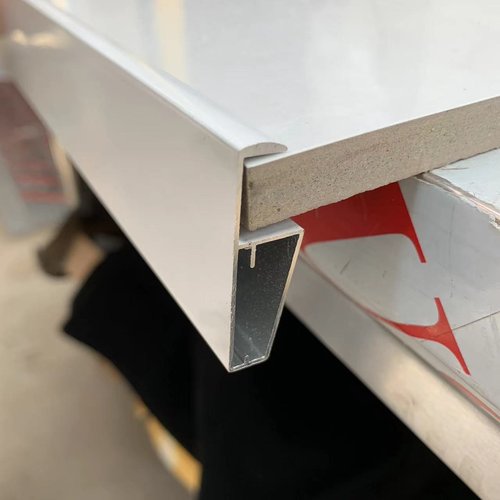 掌柜瓷砖橱柜台面挡水条下挂收边