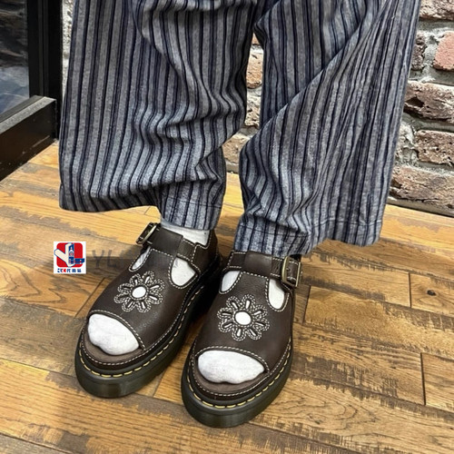 DrMartens花朵罗马凉鞋