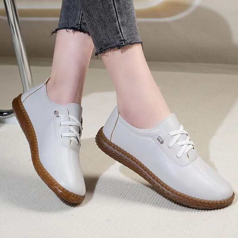 牛筋底轻便妈妈鞋春秋款中年软底皮鞋一脚蹬女鞋春秋季平底单鞋子