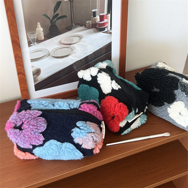 条纹毛绒大容量学生笔袋化妆包洗漱包手拿收纳包便携ins风内胆包