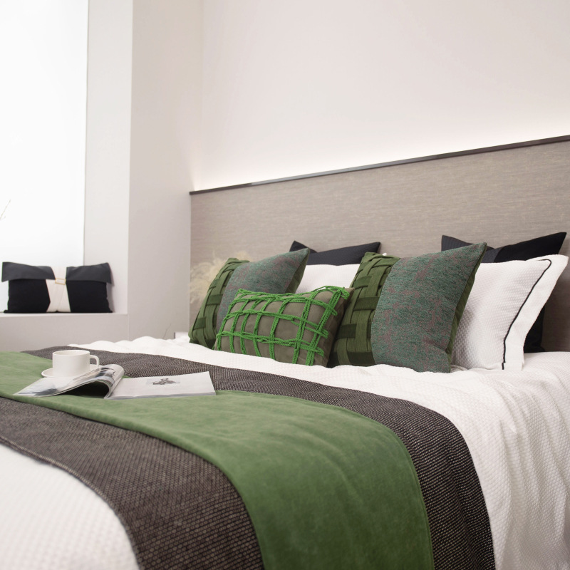 现代简约森林绿酒店民宿床品多件套样板房设计师软装搭配抱枕批发