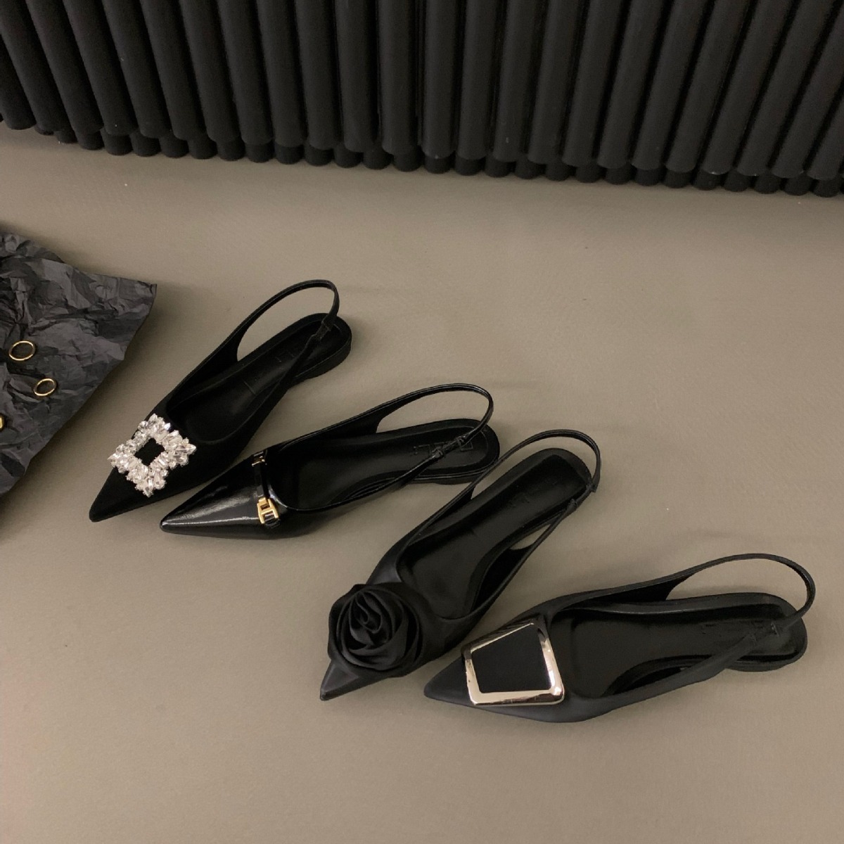 平底小香风黑色包头凉鞋女鞋子2024春夏季配裙子法式尖头水钻