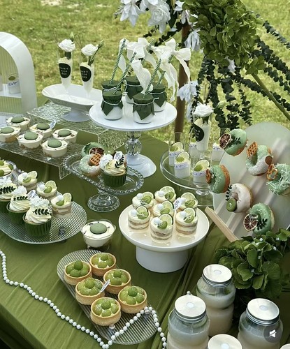 白绿色小预算甜品台婚礼宝宝宴茶歇寿宴开业森系甜品台展示架摆件