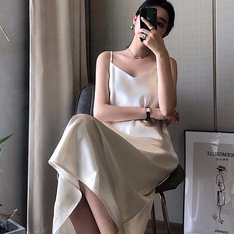 法式长款醋酸缎面V领高级设计感小众外穿性感吊带连衣裙西装内搭