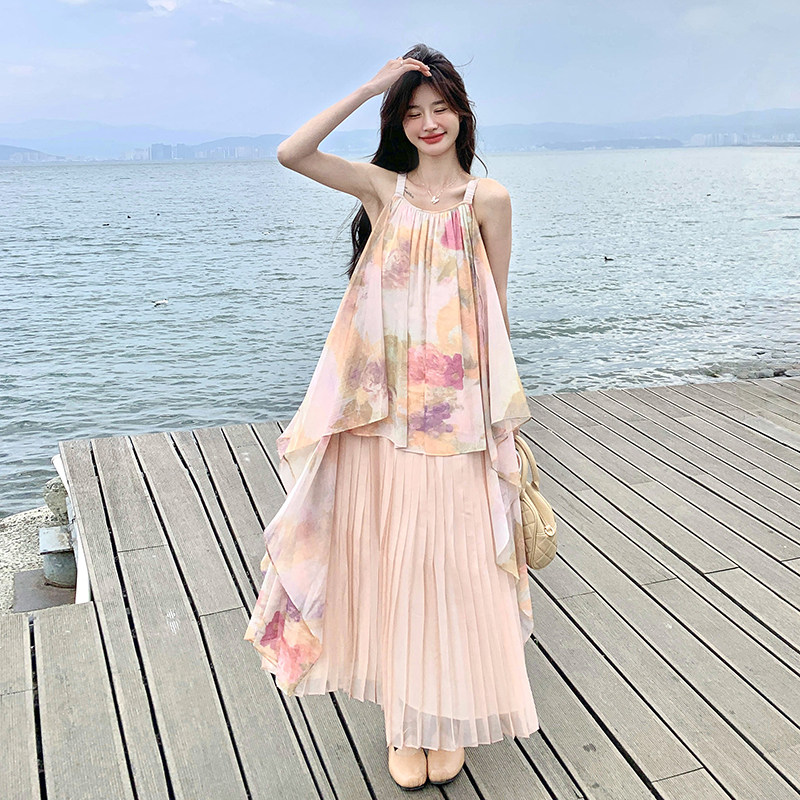法式浪漫度假风碎花吊带连衣裙女2025年夏季新款气质超仙绝美长裙,女装连衣裙,乔安迪
