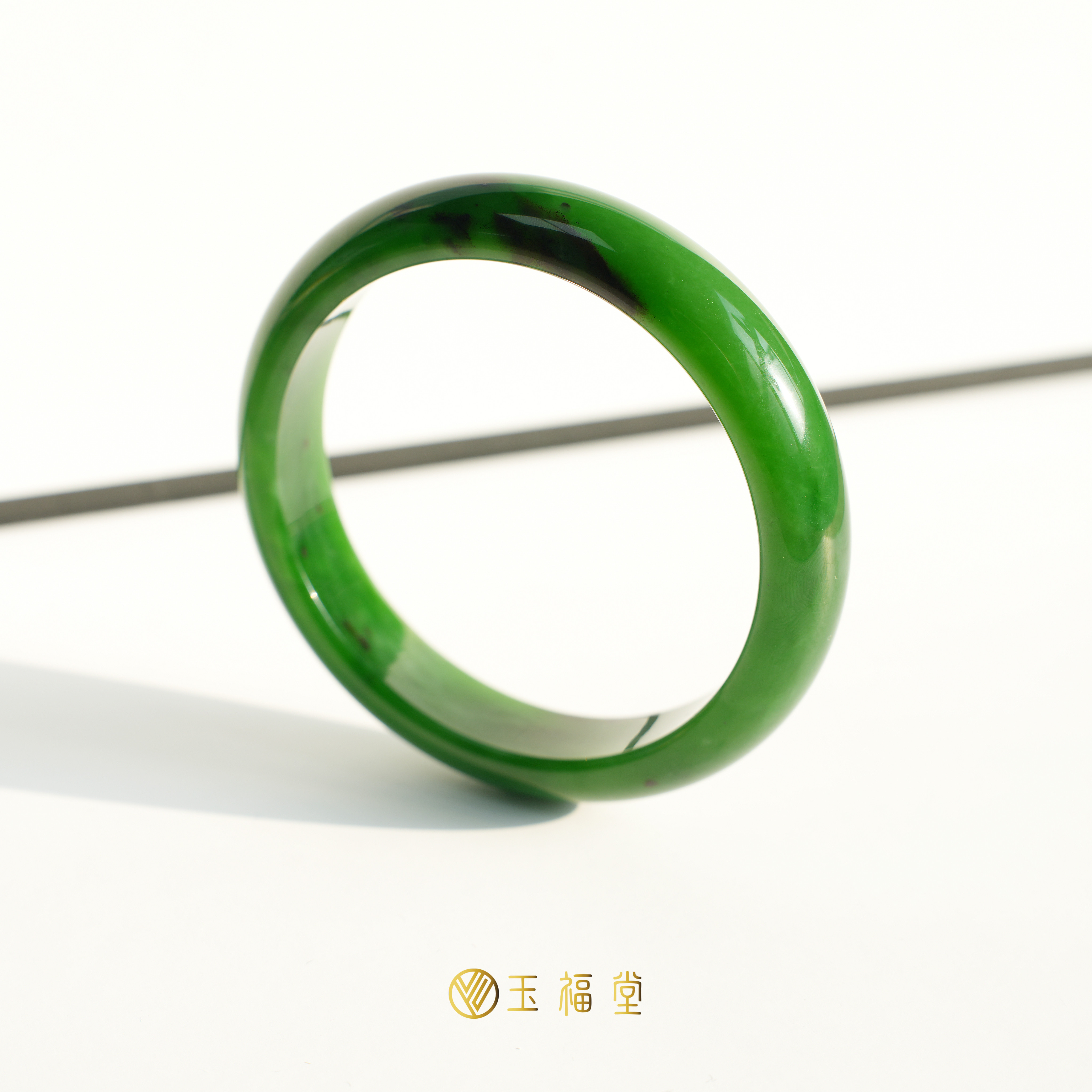 玉福堂 | 俄罗斯碧玉手镯七号坑老料红皮手镯菠菜绿58mm