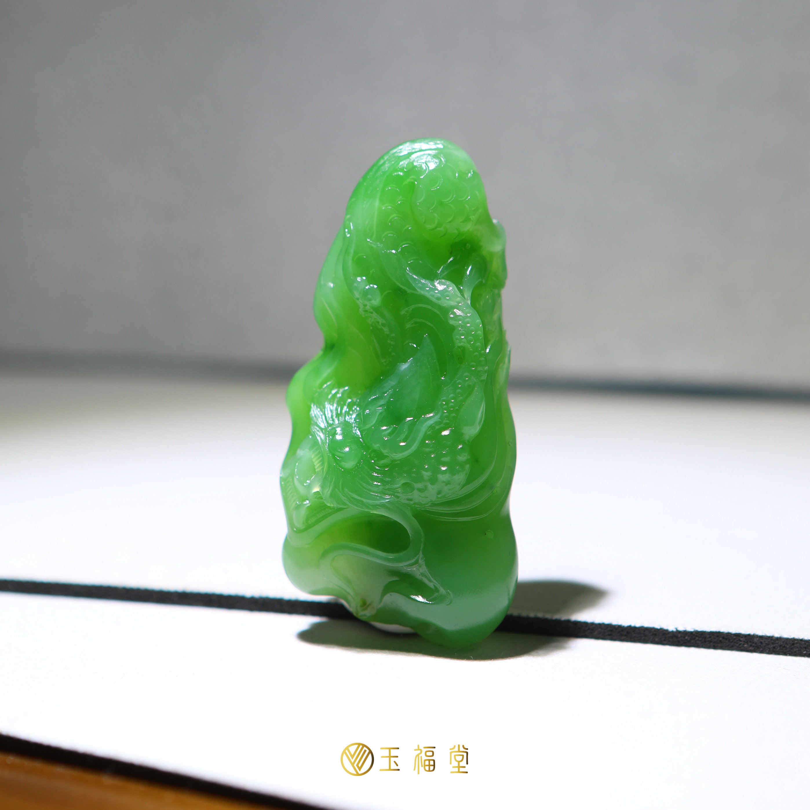 玉福堂 | 俄罗斯碧玉 乌兰海果绿色挂件 龙牌