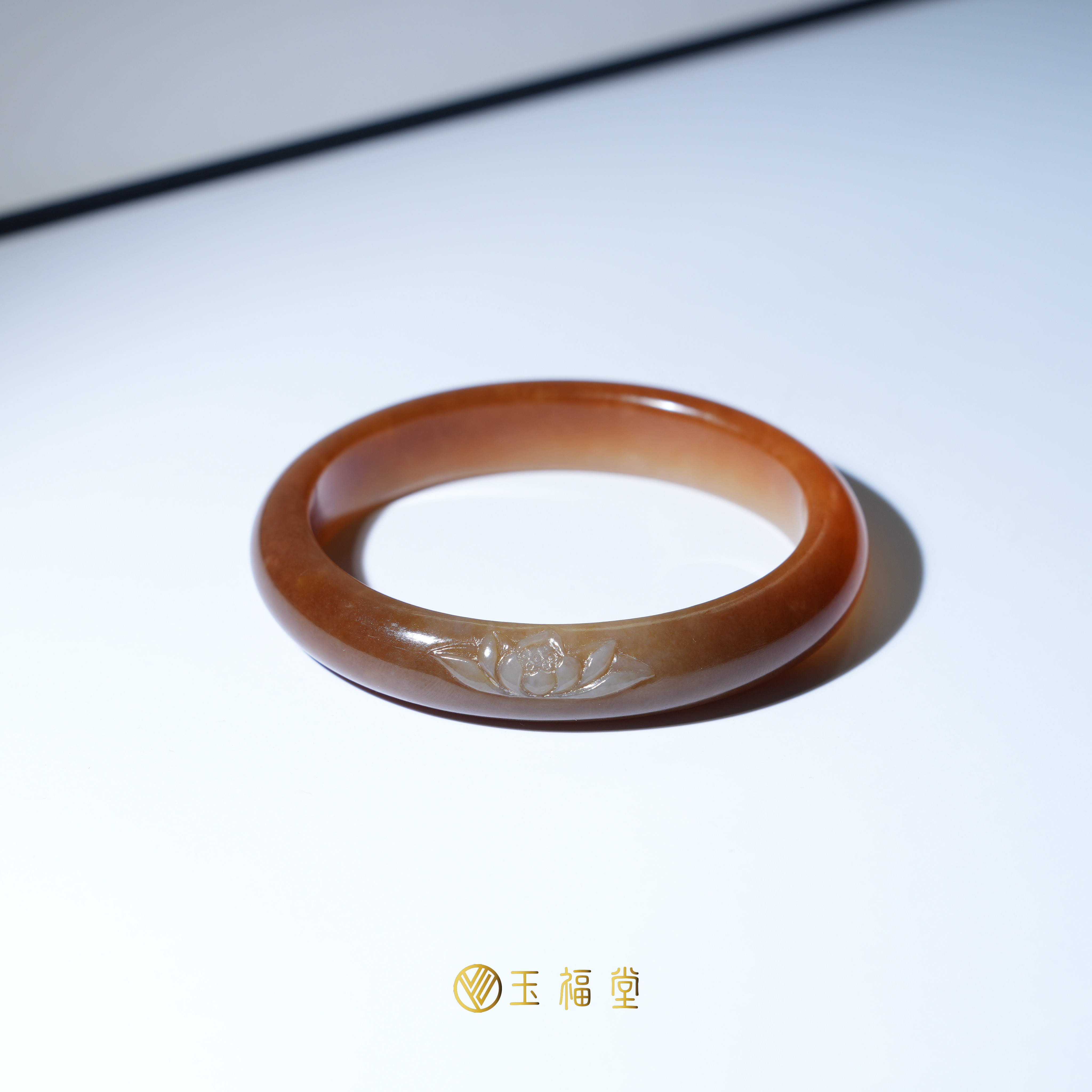 玉福堂 | 新疆和田玉且末糖白玉镯 | 贵妃镯 | 莲花镯53mm