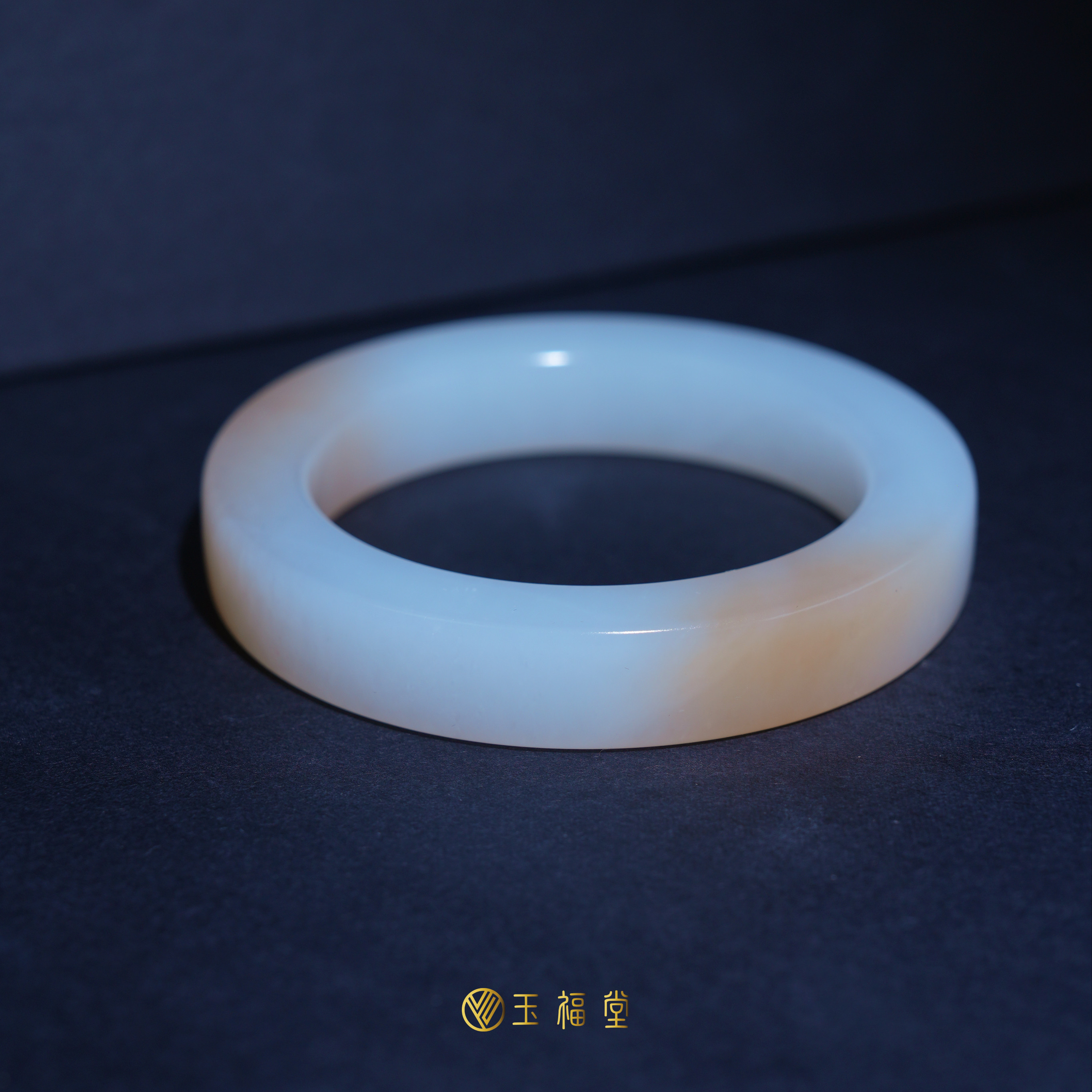 玉福堂 | 新疆和田玉且末糖白手镯 | 直切方镯公主镯56mm油润一级