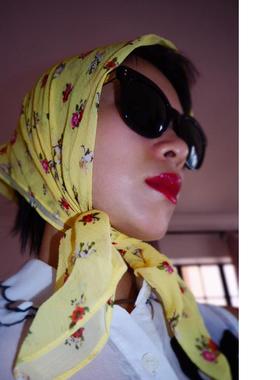 Glee rainbow法式浪漫嫩黄丘比特与玫瑰小碎花真丝褶皱方巾头巾