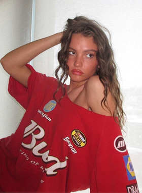 gagaopt复古字母印花斜肩辣妹短袖T恤女修身显瘦夏季小众短上衣潮