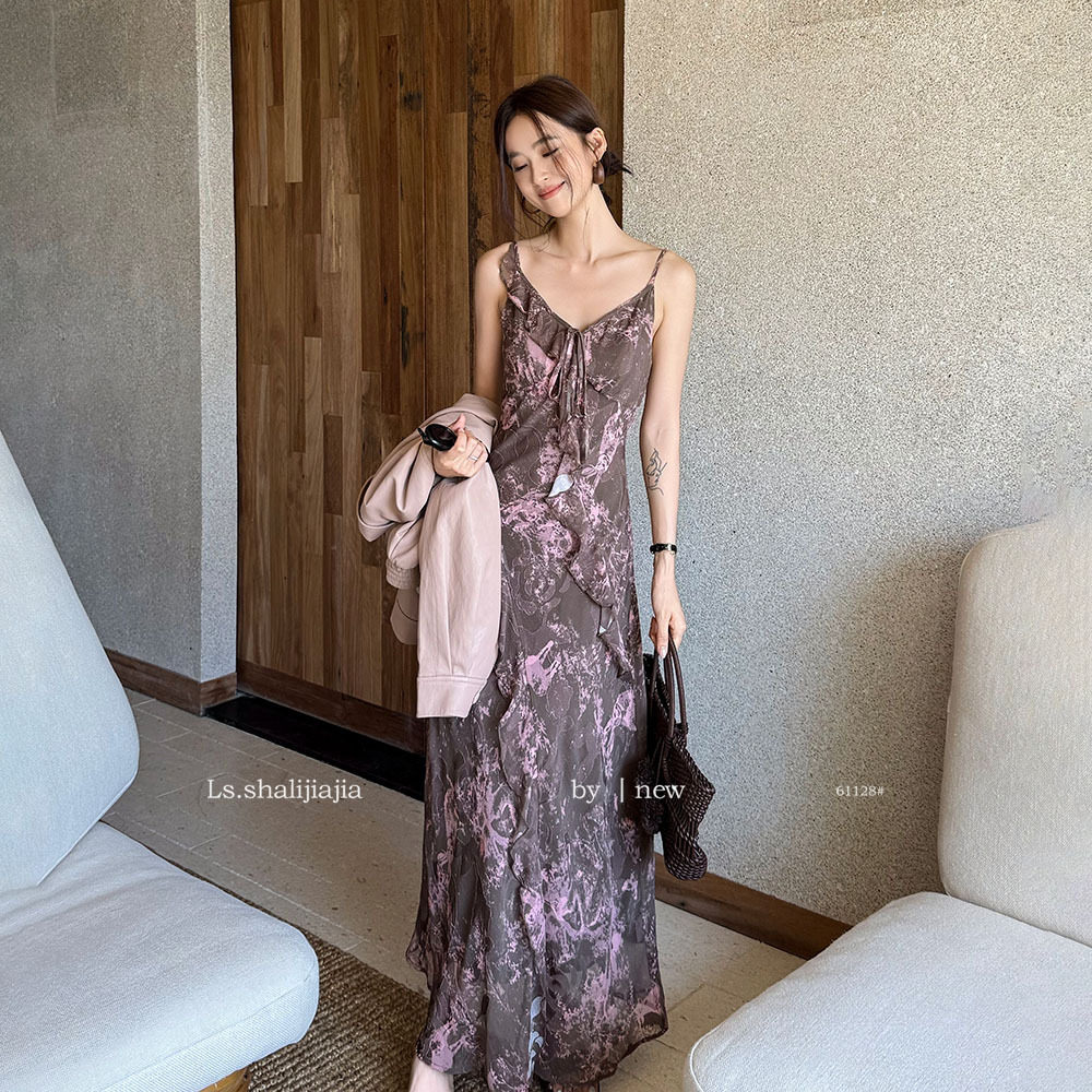 法式优雅碎花吊带连衣裙2025早秋新品女装少女浪漫V领印花吊带裙