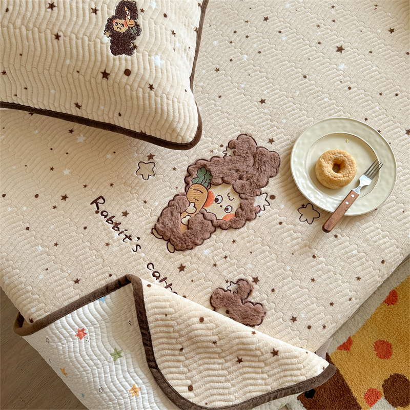 牛奶绒床盖2025冬季a类母婴级加厚牛奶绒贴布绣床盖三件套珊瑚绒