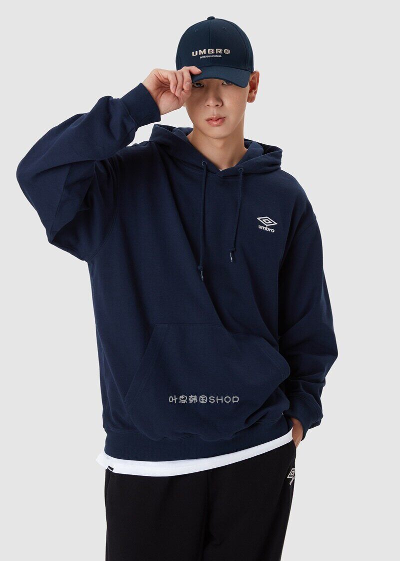 Umbro/茵宝新款男女微标刺绣宽松运动连帽套头衫卫衣UP323CHD92