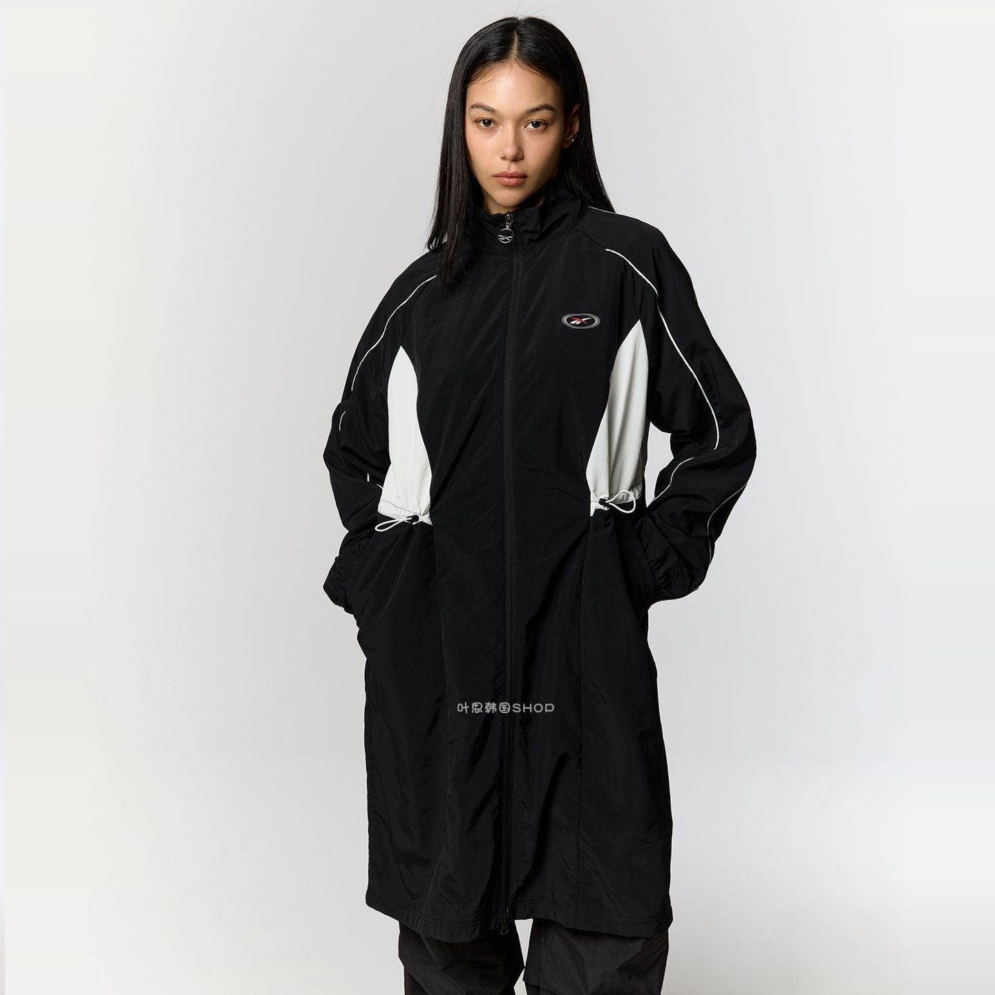 Reebok/锐步春季新款女子长款梭织运动宽松立领风衣外套夹克