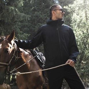 MWT05012 BETA全环境透气防水耐久加绒软壳冲锋衣外套男士