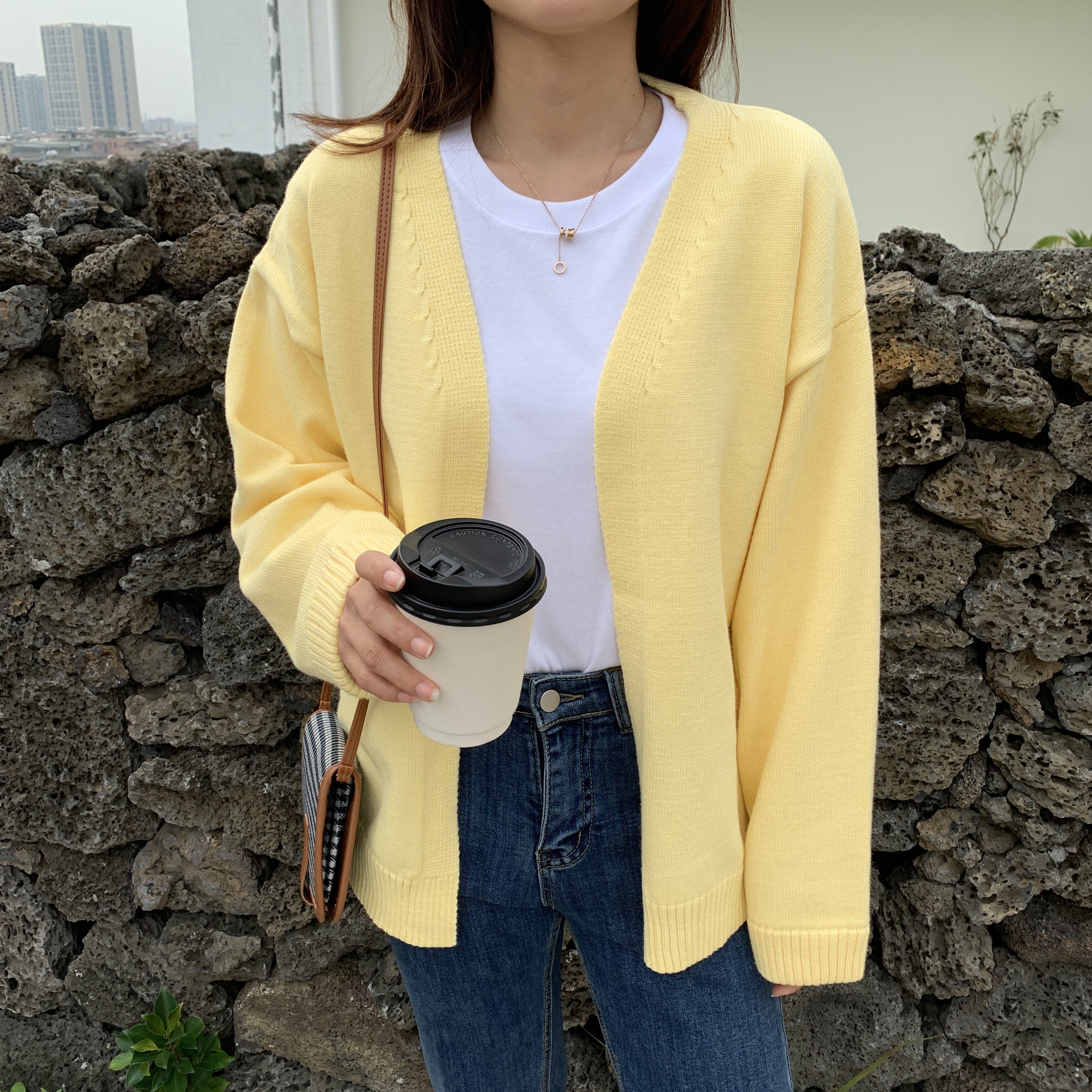 2025秋季新款韩版很仙的宽松慵懒风黄色毛衣女针织开衫厚外套外穿
