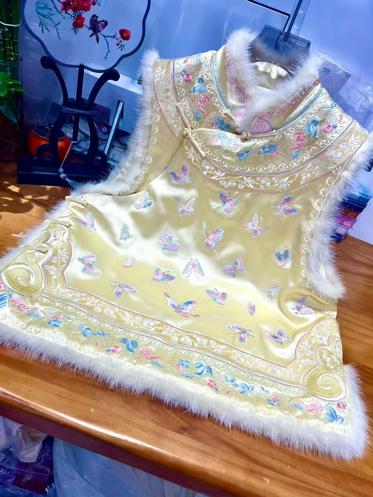 蝶引祥瑞 国风醋酸重工刺绣马甲加厚女夹棉马夹背心水貂毛