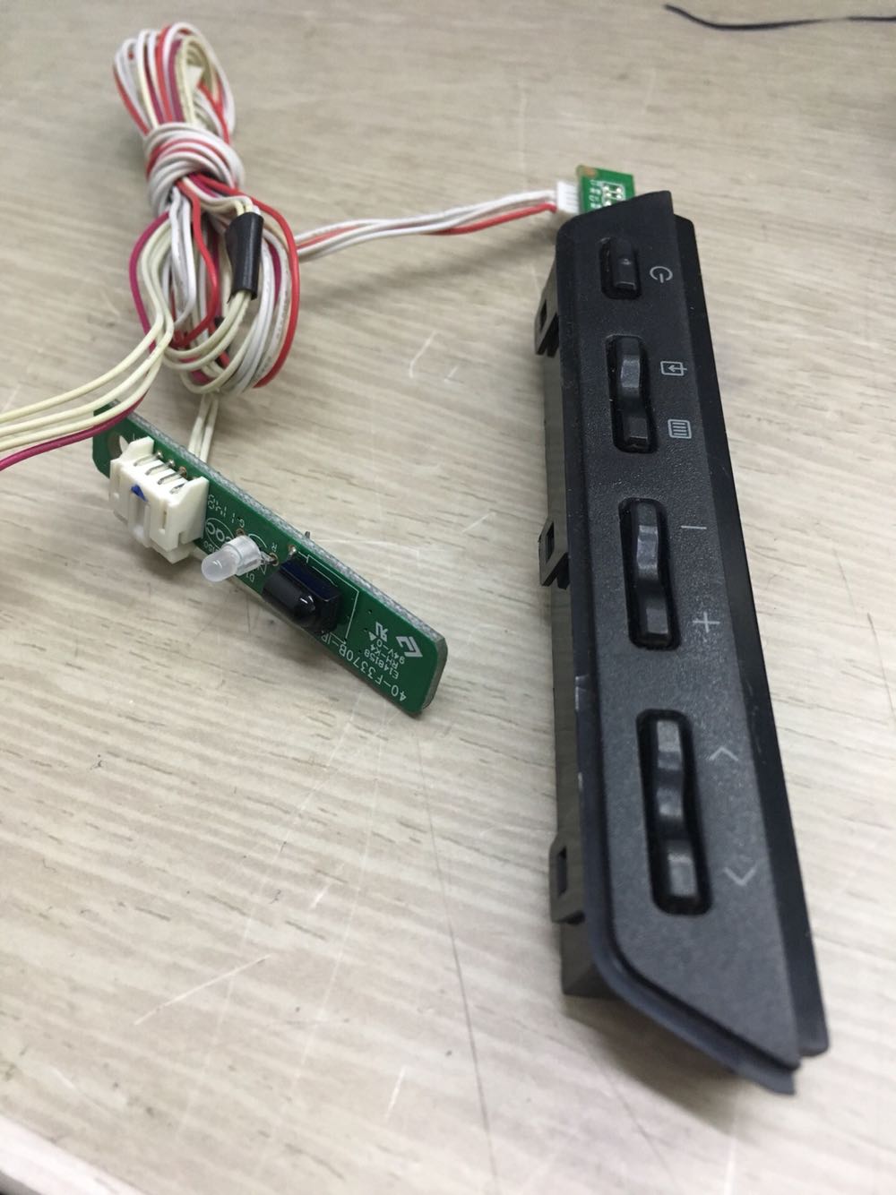 原装碎屏拆机 三洋32CE660LED按键接收头