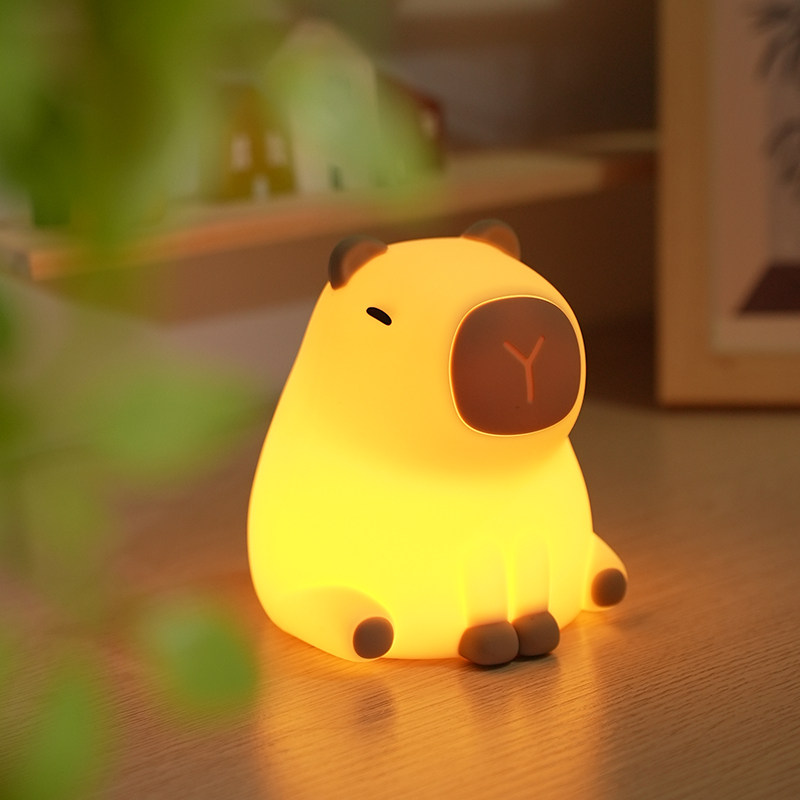 蹲坐卡皮巴拉硅胶小夜灯可爱充电调光水豚鼠拍拍灯Capybara lamp